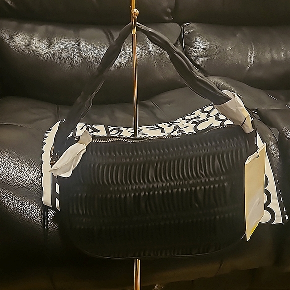 Marc Jacobs NWT Mini Pushlock Mini Hobo! $398 retail - Picture 3 of 5